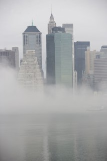 USA, New York State, New York City, Skyline in fog. Photo : fotog
