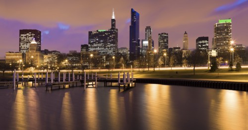 USA, Illinois, Chicago, City skyline and marina illuminated at dusk. Photo : Henryk Sadura