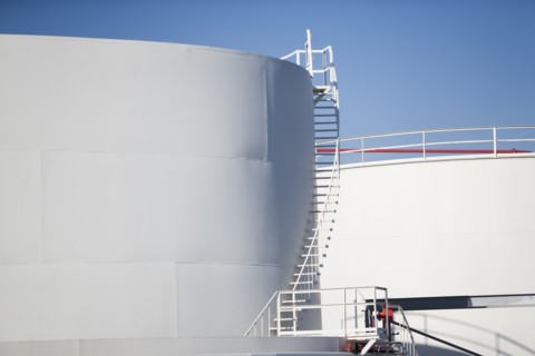 USA, New York City, Oil storage tanks in refinery. Photo : fotog