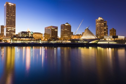 USA, Wisconsin, Milwaukee, Skyline illuminated at night. Photo : Henryk Sadura