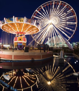 USA, Illinois, Chicago, Ferris wheel and carousel at Navy Pier. Photo : Henryk Sadura