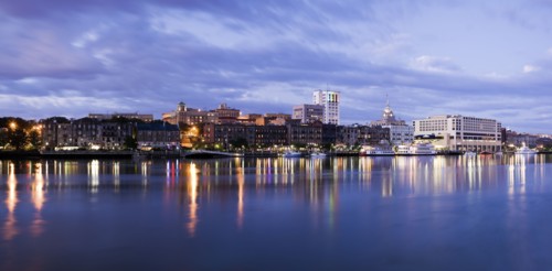 USA, Georgia, Savannah, City skyline by river. Photo : Henryk Sadura