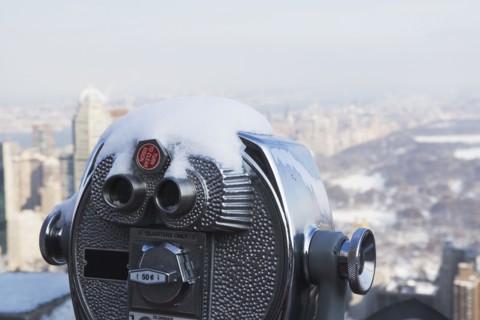 USA, New York City, Coin operated binoculars covered with snow, Central Park in background. Photo :
