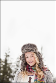 USA, Utah, Salt Lake City, portrait of young woman in winter clothing. Photo : Mike Kemp