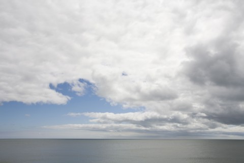 USA, Massachusetts, storm cloud above sea. Photo : Chris Hackett