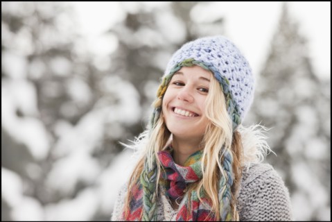 USA, Utah, Salt Lake City, portrait of young woman in winter clothing. Photo : Mike Kemp