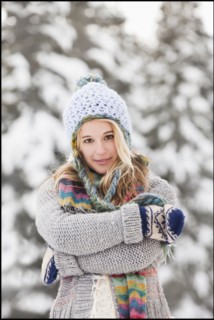 USA, Utah, Salt Lake City, portrait of young woman in winter clothing. Photo : Mike Kemp
