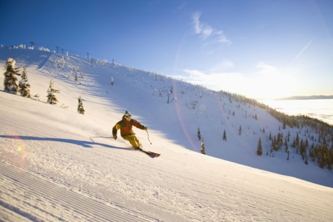 USA, Montana, Whitefish, Male skier on mountain slope at sunrise. Photo : Noah Clayton