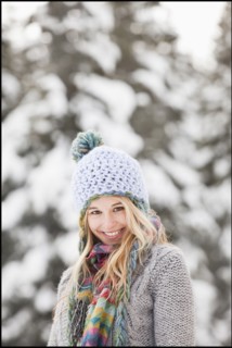 USA, Utah, Salt Lake City, portrait of young woman in winter clothing. Photo : Mike Kemp