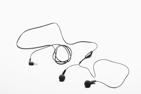 Studio shot of mp3 headphones. Photo : FBP