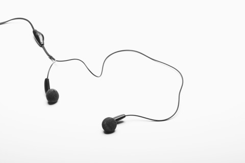 Studio shot of mp3 headphones. Photo : FBP