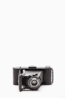 Studio shot of vintage camera. Photo : FBP