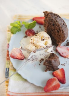 Ice cream with strawberries. Photo : Jamie Grill Photography