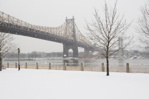 USA, New York City, Queensboro Bridge in winter. Photo : fotog
