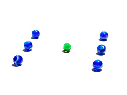 Blue and green glass balls. Photo : David Arky