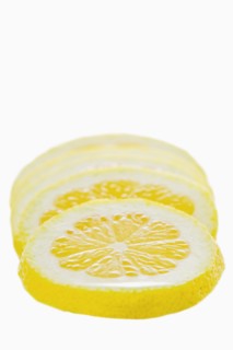 Studio shot of lemon slices. Photo : Justin Paget