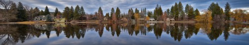 USA, Oregon, Trees reflecting in lake. Photo : Gary Weathers