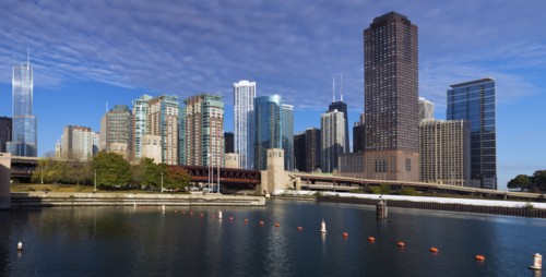 USA, Illinois, Chicago skyline across river. Photo : Henryk Sadura