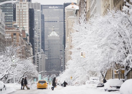 USA, New York City, Park Avenue in winter. Photo: fotog