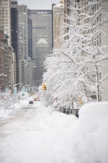 USA, New York City, Park Avenue in winter. Photo: fotog