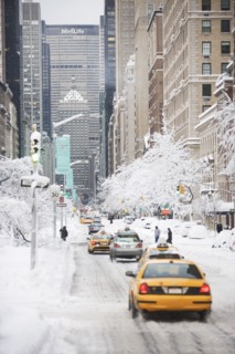 USA, New York City, Park Avenue in winter. Photo: fotog