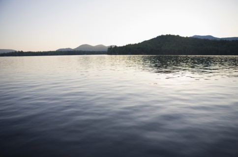 USA, New York State, Idyllic landscape with lake. Photo: Chris Hackett