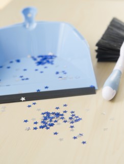 Cleaning up of confetti. Photo : Jamie Grill Photography