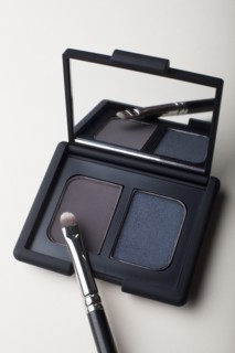 Powder compact with small brush. Photo : Winslow Productions