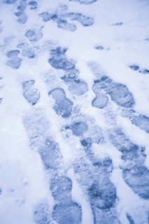 USA, New York City, Close-up view of footprints in snow. Photo : Kristin Lee