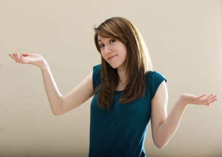 Studio portrait of young woman gesturing. Photo : Mike Kemp