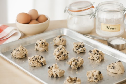 Raw cookies on baking tray.