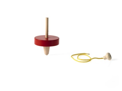 Studio shot of spinning top. Photo : David Arky
