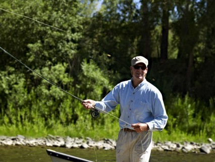 USA, Colorado, Man fly-fishing. Photo : John Kelly