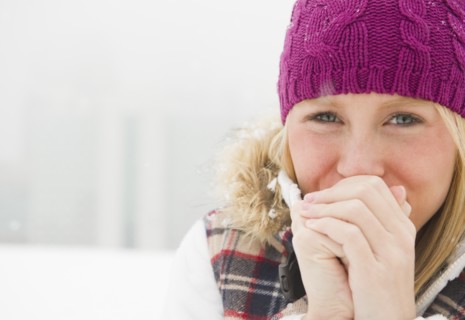 Jersey City, New Jersey, woman wearing warm clothing clasping hands. Photo : Jamie Grill