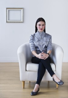 Portrait of woman sitting in armchair. Photo : Daniel Grill