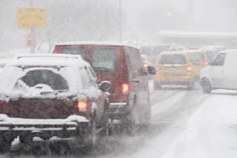 USA, New York City, city traffic in snowstorm. Photo : fotog