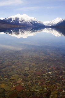 USA, Colorado, Mountains reflected in lake. Photo : Noah Clayton