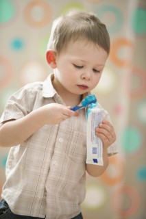 Boy (2-3) brushing teeth. Photo : Mike Kemp