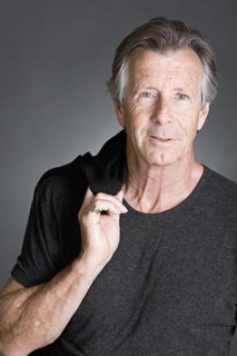 Studio portrait of senior man. Photo : Justin Paget