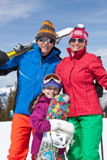 Grandparents with girl (10-11) posing during ski holiday. Photo : db2stock