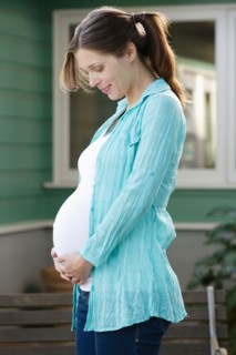 Portrait of expectant mother. Photo : Rob Lewine