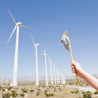 USA, California, Palm Springs, Coachella Valley, San Gorgonio Pass, Woman's hand holding pinwheel