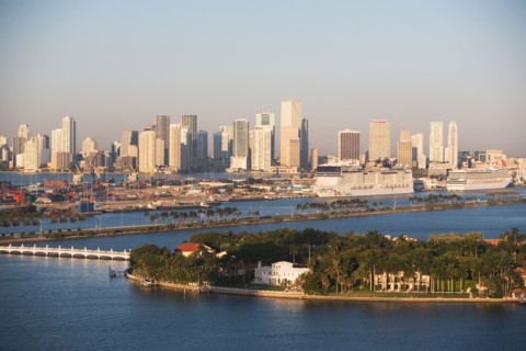 USA, Florida, Miami, Cityscape with coastline. Photo : fotog