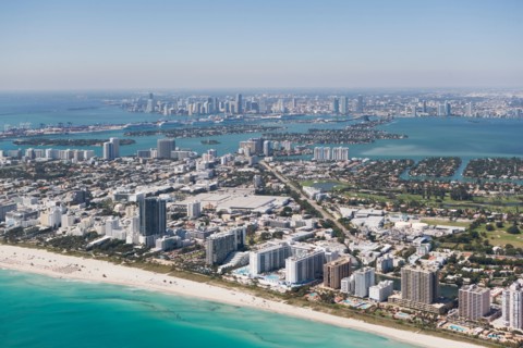 USA, Florida, Miami, Cityscape with beach. Photo : fotog