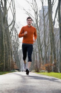 USA, New York City, man jogging in park. Photo : Maisie Paterson