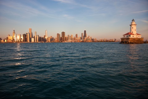 USA, Illinois, Chicago, City skyline over Lake Michigan. Photo : Henryk Sadura