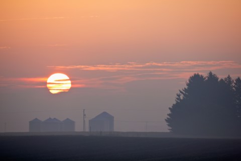 USA, Illinois, Springfield, Farm at sunrise. Photo : Henryk Sadura