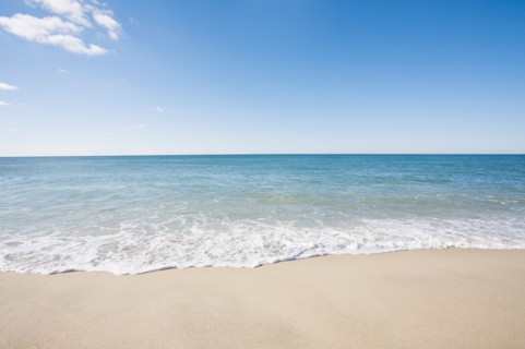 USA, Massachusetts, Waves at sandy beach. Photo : Chris Hackett