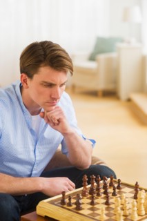 Man playing chess. Photo : Daniel Grill