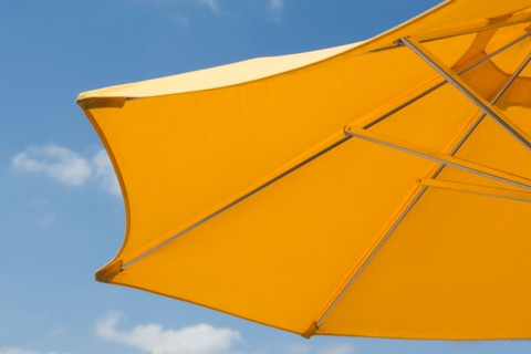 USA, Florida, Miami, Yellow sunshade against blue sky. Photo : fotog